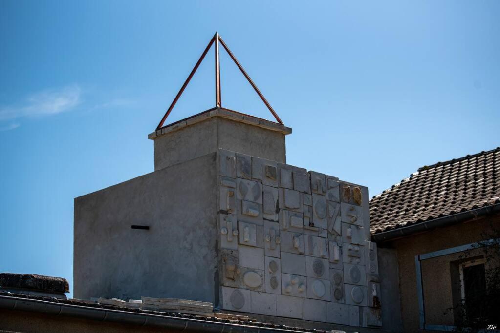 Pyramide De Cormatin, 2 Nuits Minimum Exterior foto